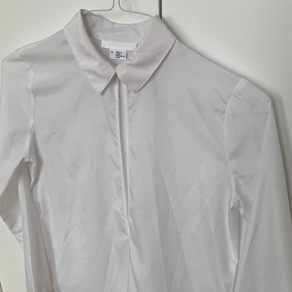 🦄 *3 /$10* Cooperative white collar top with center cut - Picture 2 of 9